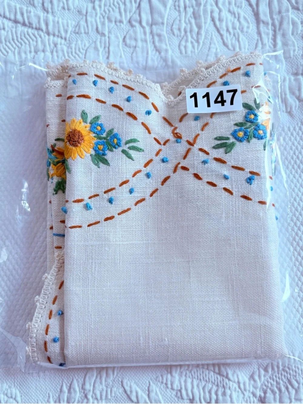 Vintage table runner hand embroidered crochet edge stunning floral cottage 46”